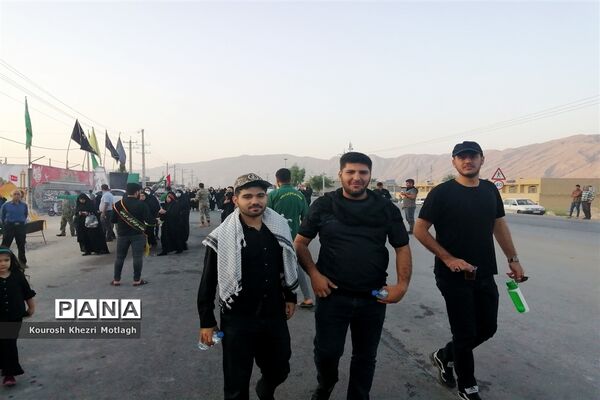 حضور پرشور مردم شهرستان کازرون در  پیاده‌روی جاماندگان اربعین حسینی