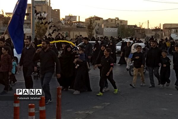 راهپیمایی اربعینی زائران سیدالشهدا(ع) در قم-3