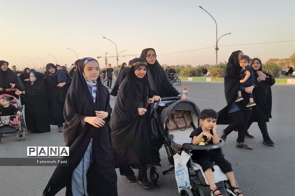 پیاده‌روی جاماندگان اربعین در قم-4