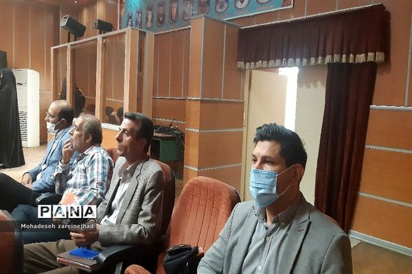 جلسه هم‌اندیشی مدیران مدارس شهرستان قرچک