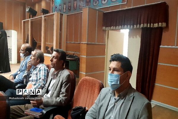 جلسه هم‌اندیشی مدیران مدارس شهرستان قرچک