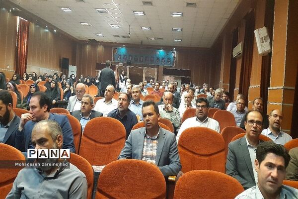 جلسه هم‌اندیشی مدیران مدارس شهرستان قرچک