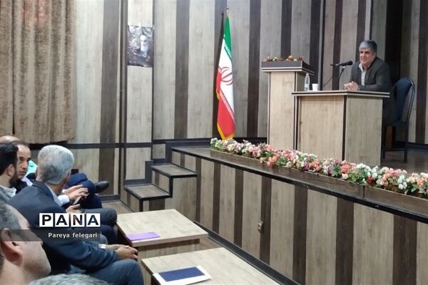‌برگزاری جلسه کارگروه مدیران مدارس ابتدایی و متوسطه‌ اول‌ و‌ دوم در شهرستان قرچک