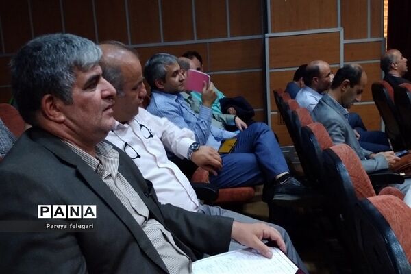 ‌برگزاری جلسه کارگروه مدیران مدارس ابتدایی و متوسطه‌ اول‌ و‌ دوم در شهرستان قرچک