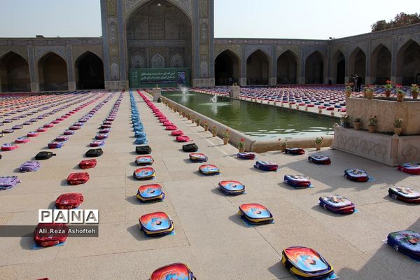 اجرای طرح توکاد و اهدای بسته‌های لوازم‌التحریر به دانش‌آموزان نیازمند در فارس