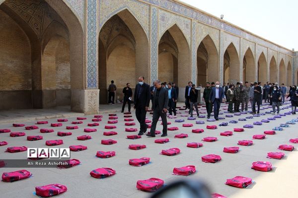 اجرای طرح توکاد و اهدای بسته‌های لوازم‌التحریر به دانش‌آموزان نیازمند در فارس