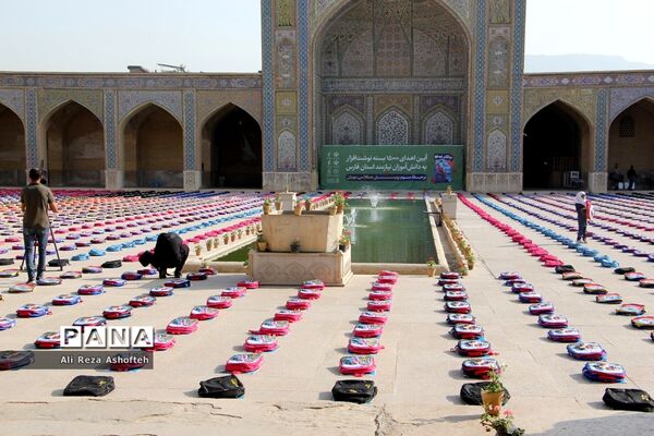 اجرای طرح توکاد و اهدای بسته‌های لوازم‌التحریر به دانش‌آموزان نیازمند در فارس