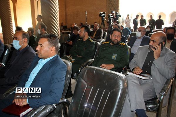 اجرای طرح توکاد و اهدای بسته‌های لوازم‌التحریر به دانش‌آموزان نیازمند در فارس