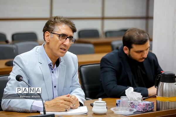 جلسه هماهنگی سازمان دانش‌آموزی و کمیته امداد برای اجرای آیین «شور عاطفه‌ها»