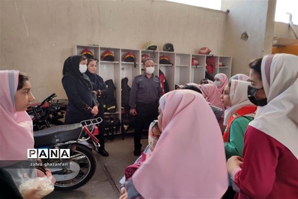 اردوی یکروزه دانش‌آموزان دختر ناحیه 2 شیراز
