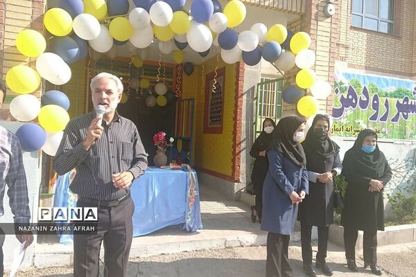 برگزاری جشن شکوفه‌ها در دبستان ایمان رودهن
