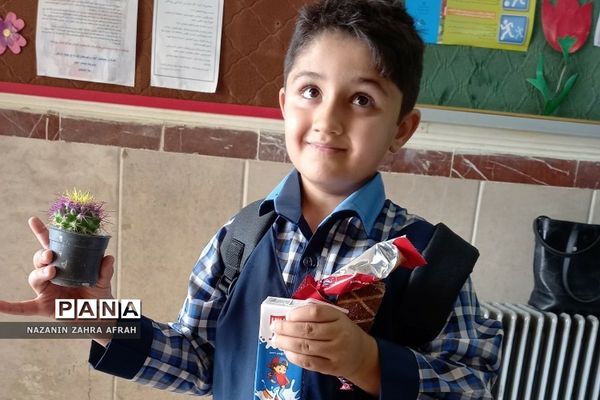 برگزاری جشن شکوفه‌ها در دبستان ایمان رودهن