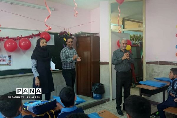برگزاری جشن شکوفه‌ها در دبستان ایمان رودهن