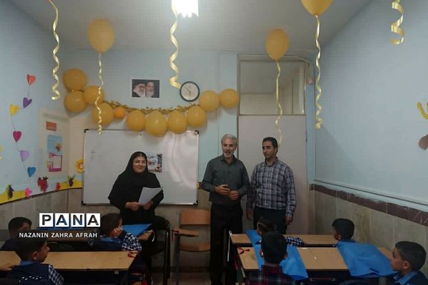 برگزاری جشن شکوفه‌ها در دبستان ایمان رودهن