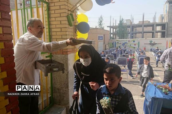 برگزاری جشن شکوفه‌ها در دبستان ایمان رودهن