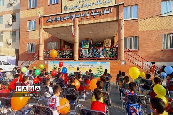 مراسم نمادین جشن غنچه‌ها در شهرستان بهارستان