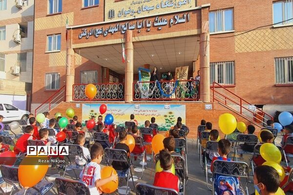 مراسم نمادین جشن غنچه‌ها در شهرستان بهارستان