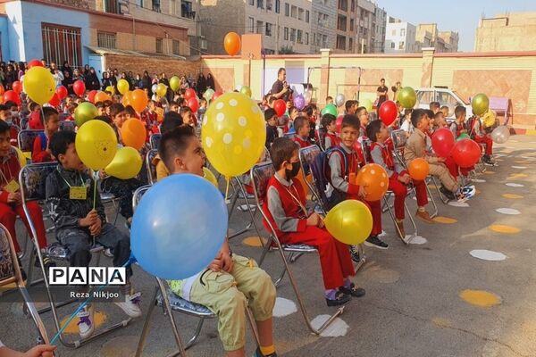 مراسم نمادین جشن غنچه‌ها در شهرستان بهارستان