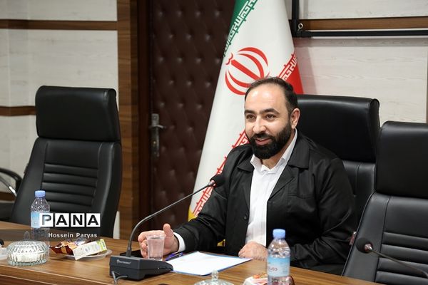 نشست صمیمانه قائم مقام سازمان دانش‌آموزی با همکاران سازمان