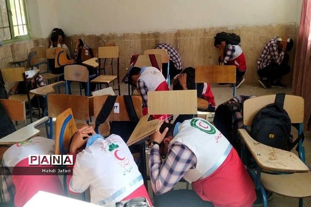 بیست و چهارمین مانور سراسری زلزله و ایمنی مدارس در شهرستان تنگستان اهرم