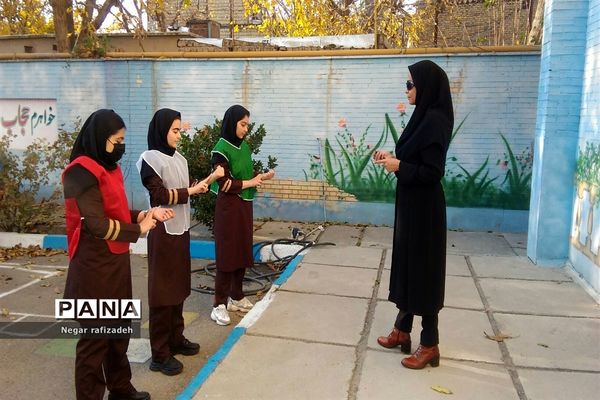 اجرای طرح ورزشی  پاک در آموزشگاه ۱۳ آبان ملارد