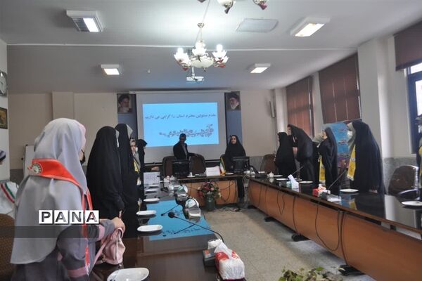 نشست صمیمی مدیر سازمان دانش‌آموزی استان اصفهان با خبرنگاران پانا‌ و اعضای مجلس دانش‌آموزی نجف آباد
