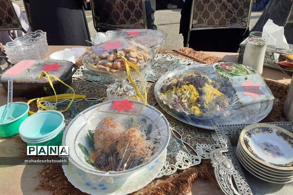 جشنواره غذای سالم در دبیرستان دخترانه موسی بن جعفر(ع)