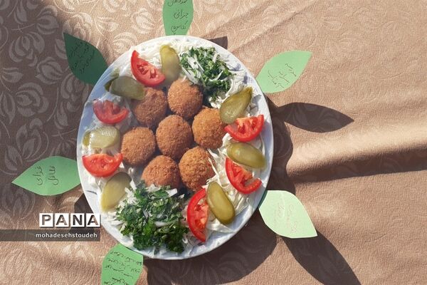 جشنواره غذای سالم در دبیرستان دخترانه موسی بن جعفر(ع)