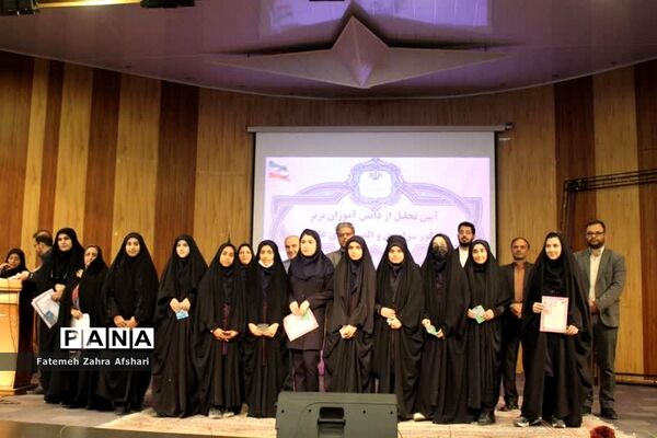 آیین تجلیل از دانش‌آموزان برتر جشنواره‌های حوزه پرورشی و آموزشی سال تحصیلی ۱۴۰۰-۱۴۰۱