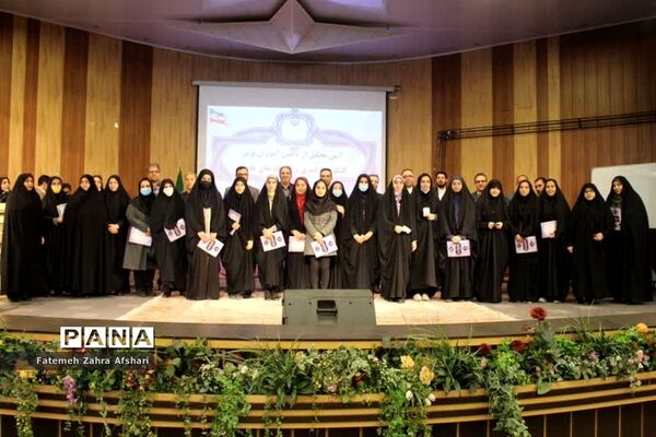 آیین تجلیل از دانش‌آموزان برتر جشنواره‌های حوزه پرورشی و آموزشی سال تحصیلی ۱۴۰۰-۱۴۰۱
