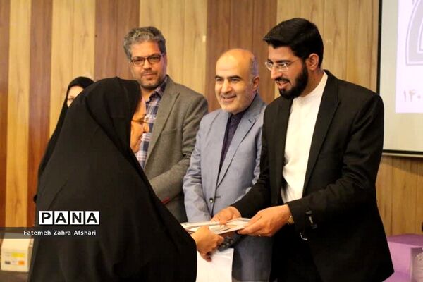 آیین تجلیل از دانش‌آموزان برتر جشنواره‌های حوزه پرورشی و آموزشی سال تحصیلی ۱۴۰۰-۱۴۰۱