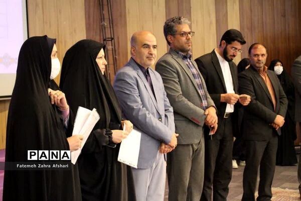 آیین تجلیل از دانش‌آموزان برتر جشنواره‌های حوزه پرورشی و آموزشی سال تحصیلی ۱۴۰۰-۱۴۰۱
