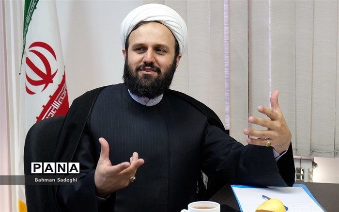 ایجاد شبکه‌ اساتید و مربیان جهاد تبیین با محوریت طلاب و روحانیون در مدارس