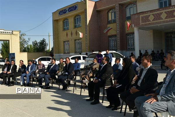 افتتاح زمین چمن مصنوعی هنرستان شهید چمران شهر گله‌دار استان فارس