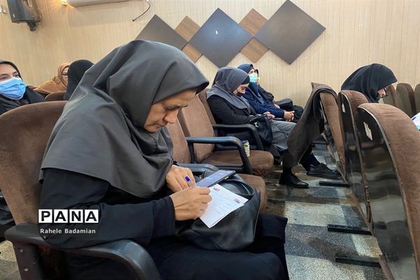 جلسه توجیهی دومین جشنواره ملی تئاتر درسی در کانون سمیه شهرری