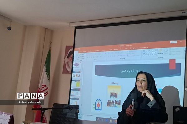 برگزاری کارگاه توانمندسازی دبیران درس تفکر و سبک زندگی در رودهن