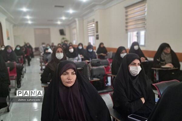 برگزاری کارگاه توانمندسازی دبیران درس تفکر و سبک زندگی در رودهن