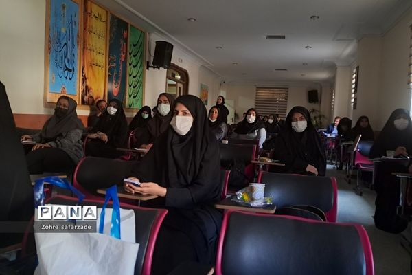 برگزاری کارگاه تجارب برتر تربیتی در حوزه کیفیت‌بخشی فعالیت‌های پرورشی در رودهن