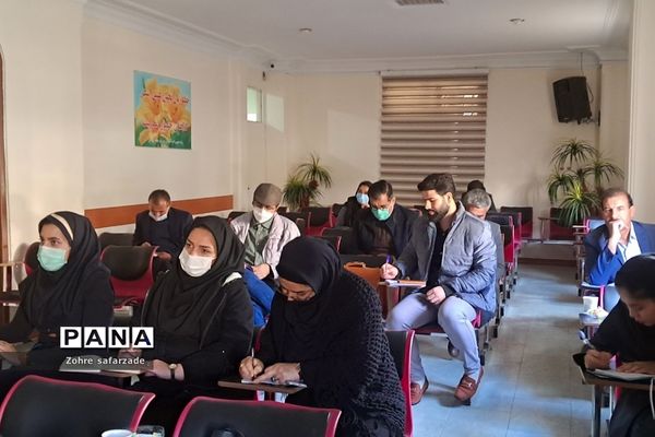 برگزاری کارگاه تجارب برتر تربیتی در حوزه کیفیت‌بخشی فعالیت‌های پرورشی در رودهن