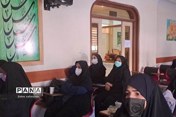 برگزاری کارگاه تجارب برتر تربیتی در حوزه کیفیت‌بخشی فعالیت‌های پرورشی در رودهن