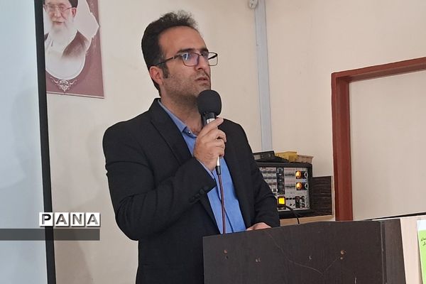 برگزاری کارگاه تجارب برتر تربیتی در حوزه کیفیت‌بخشی فعالیت‌های پرورشی در رودهن