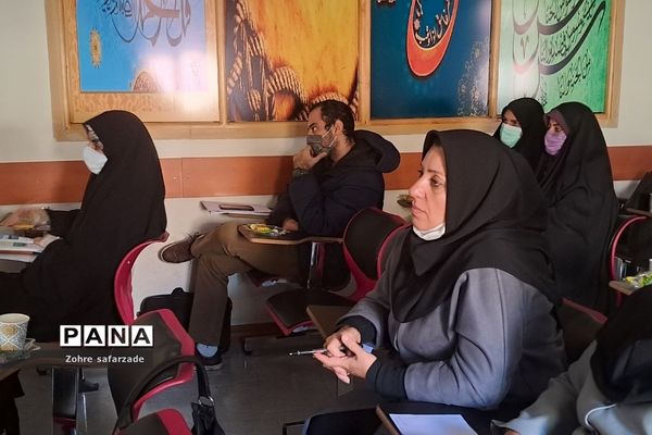 برگزاری کارگاه تجارب برتر تربیتی در حوزه کیفیت‌بخشی فعالیت‌های پرورشی در رودهن