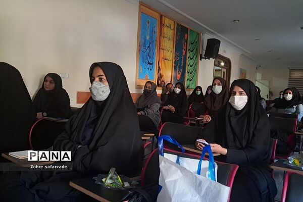 برگزاری کارگاه تجارب برتر تربیتی در حوزه کیفیت‌بخشی فعالیت‌های پرورشی در رودهن