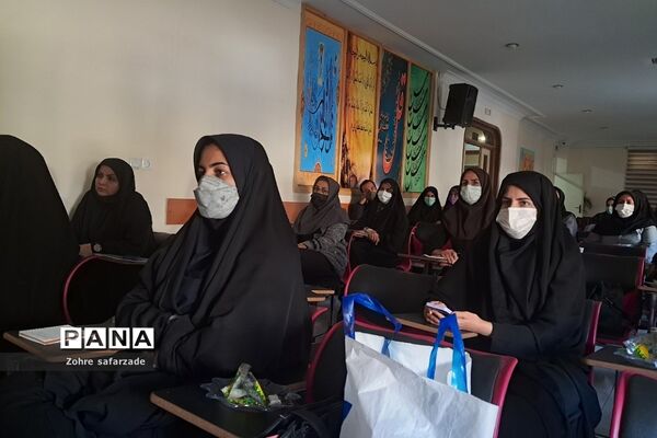 برگزاری کارگاه تجارب برتر تربیتی در حوزه کیفیت‌بخشی فعالیت‌های پرورشی در رودهن
