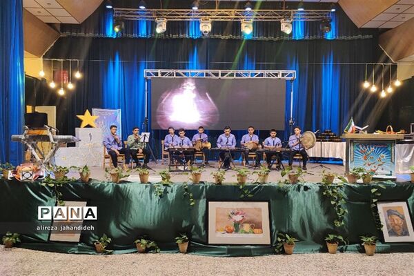 تجلیل از پسران نخبه آموزش و پرورش ناحیه 3 شیراز
