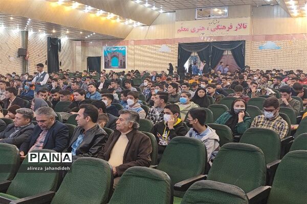 تجلیل از پسران نخبه آموزش و پرورش ناحیه 3 شیراز