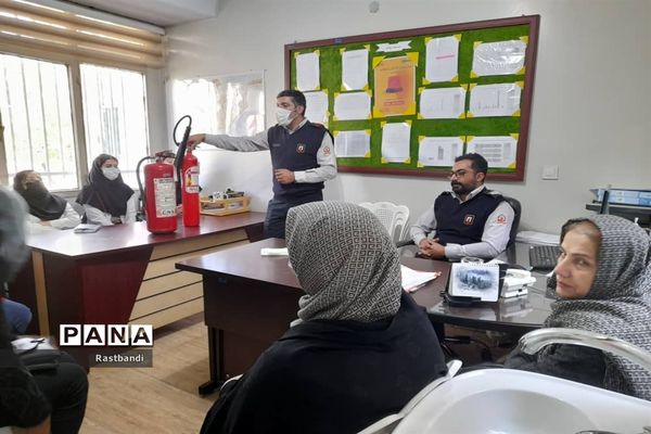 آموزش اطفای حریق برای رابطان و سفیران سلامت مرکز بهداشت محمدیان
