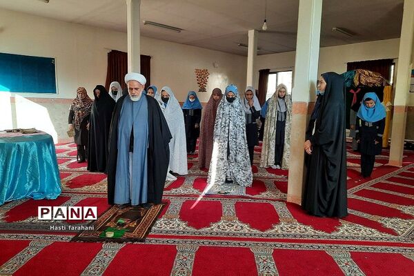 برگزاری نماز جماعت در مدارس شهرستان قرچک