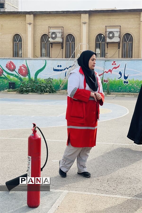 بیست و چهارمین مانور سراسری زلزله و ایمنی در دبیرستان شاهد رضوان ناحیه یک اهواز