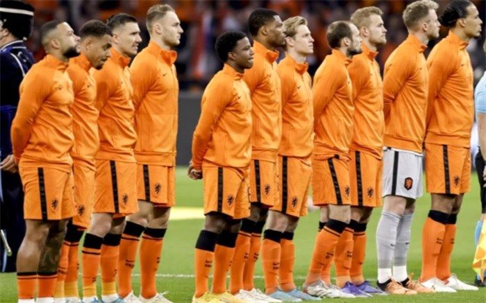 جدال با لاله‌های نارنجی و خداحافظی میزبان